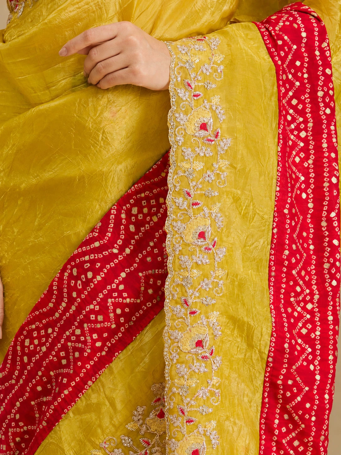 Yellow bandhani saree - border and pallu close up detail